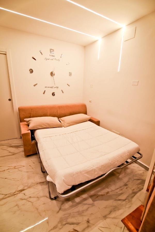 Casa Vacanze Mergellina 84 Chiaia, Stadio Maradona Lungomarecaracciolo Naples Luaran gambar